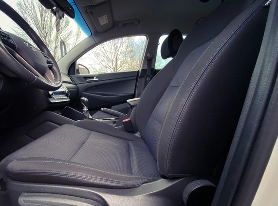 Hyundai Tucson cena 61999 przebieg: 198900, rok produkcji 2017 z Nysa małe 56